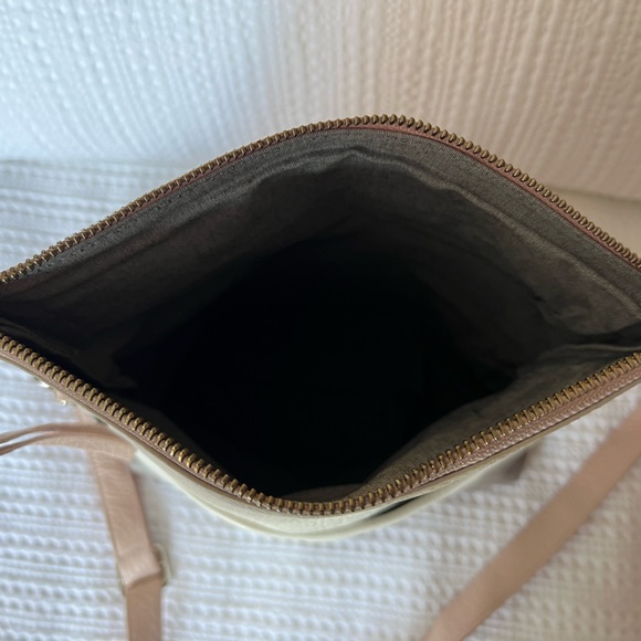 NWT Roots Emma Bag Prince - Picture 4 of 6